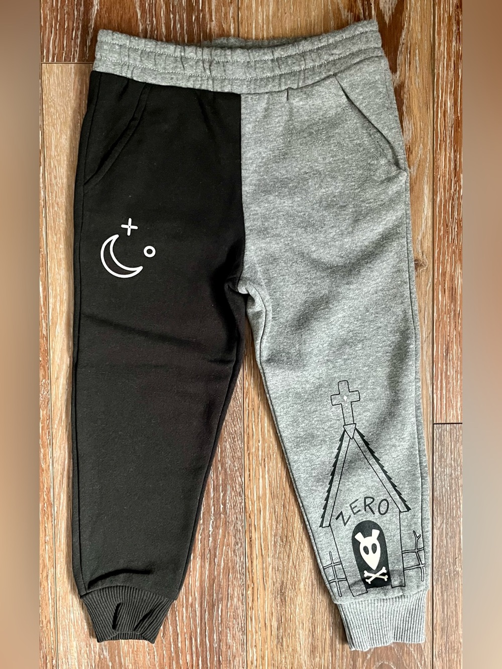 Disney’s Jack Skellington Glow in the Dark Fleece Sweat Suit Size 3T - Picture 2 of 10